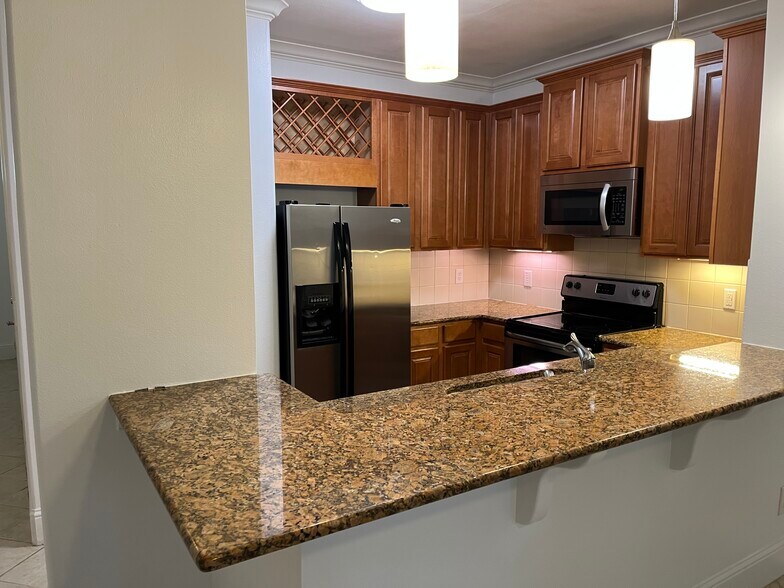 Building Photo - 77 Talon Ct