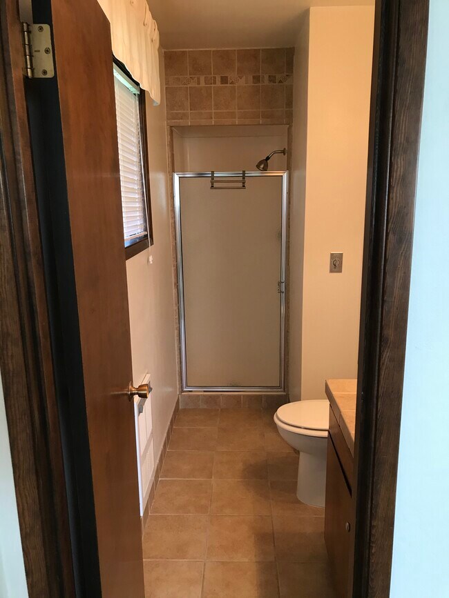 Building Photo - 2004 Kelso Ave