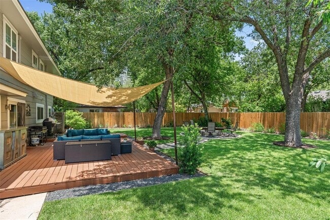 Building Photo - 3112 Val Dr