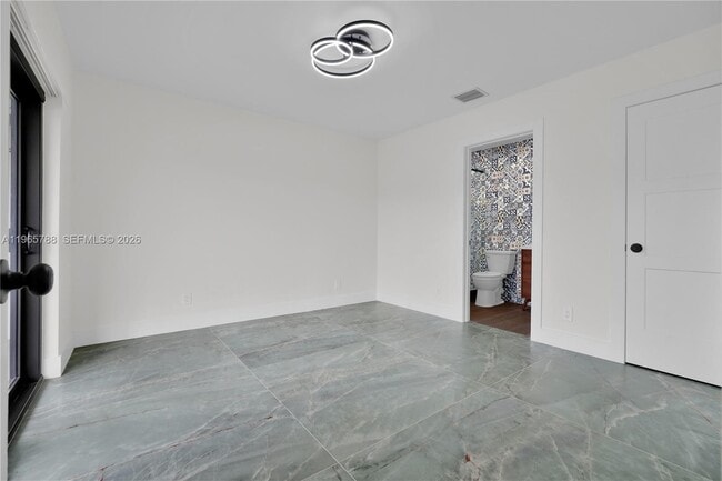 Building Photo - 5980 SW 40th Ave