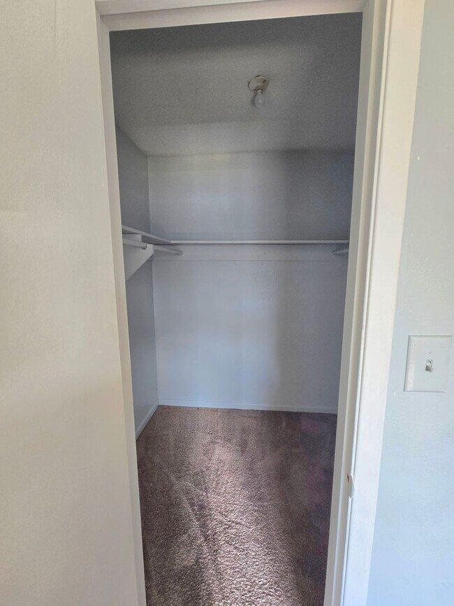 Building Photo - Palm West Condo - Wood