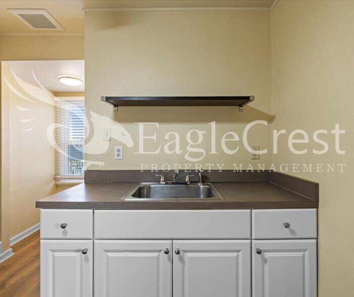 Building Photo - 105NSP