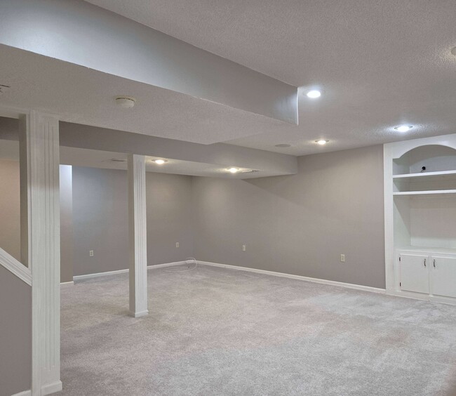 Building Photo - 5004 W 156th St