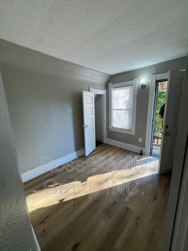 Building Photo - 3306 Franklin Ave
