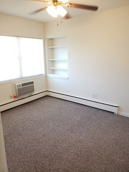 10b East Bedroom - 7251-7259 Lawrence