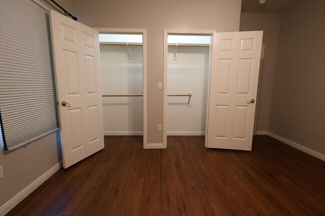 Building Photo - Beautiful home with paid Solar in Seven Oaks!