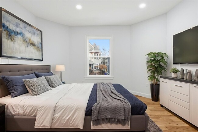 Building Photo - 438 Talbot Ave