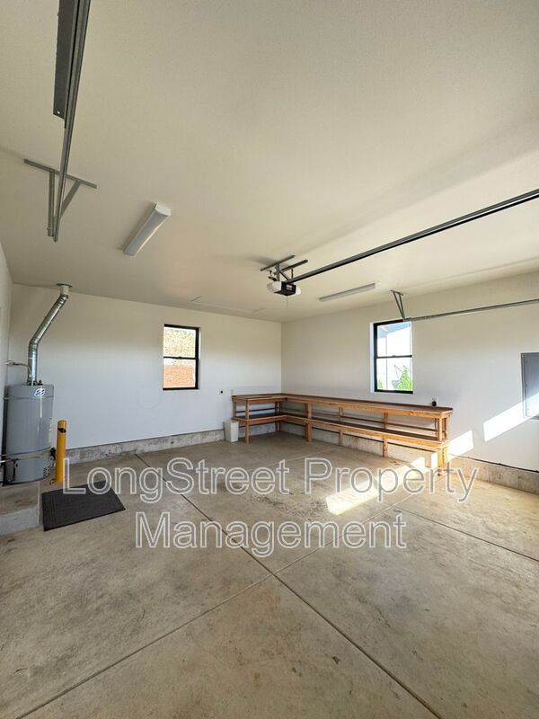 Building Photo - 3445 SW Buckeye Pl