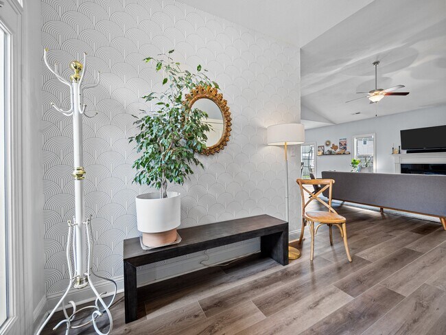 Building Photo - 239 Sailor St