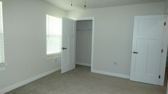 Building Photo - Spacious 4-bedroom, 3.5-bath home in Tipp City, OH