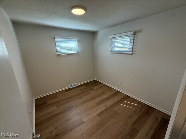 Building Photo - 312 Minnich Ave NE