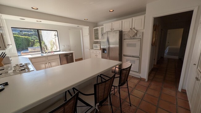 Building Photo - 40480 Vía Entrada