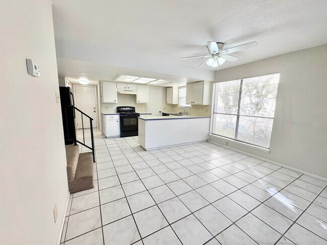 Building Photo - 601 Free Rein