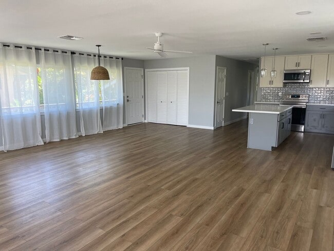 Building Photo - 2745 Puu Hoolai St