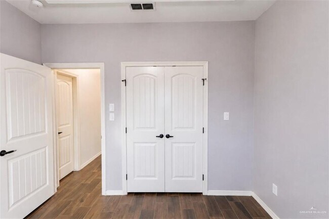Building Photo - 5305 Ginko Dr