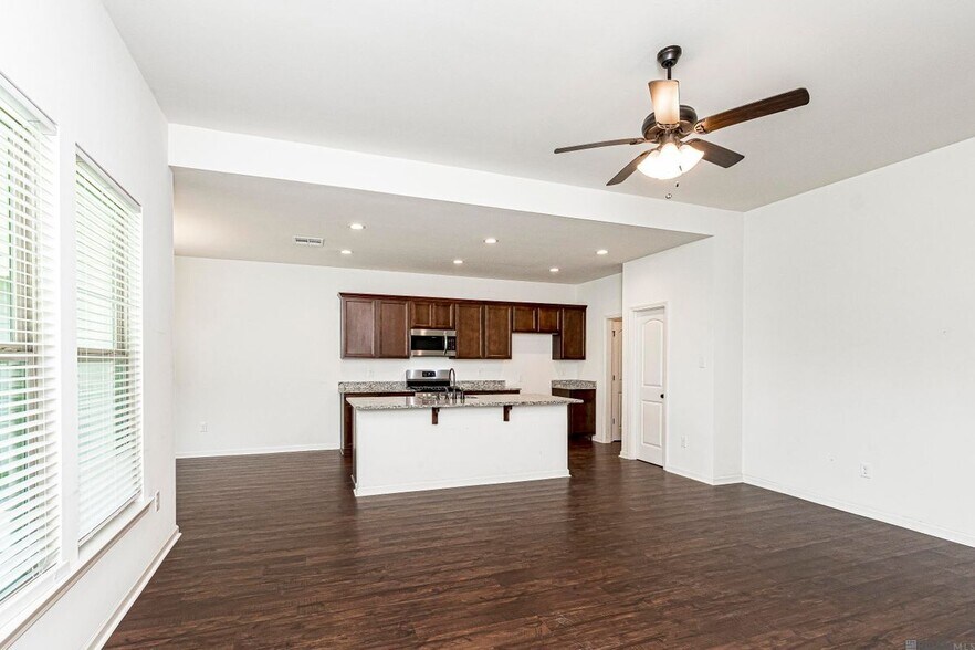 Building Photo - 41437 Cozy Wy