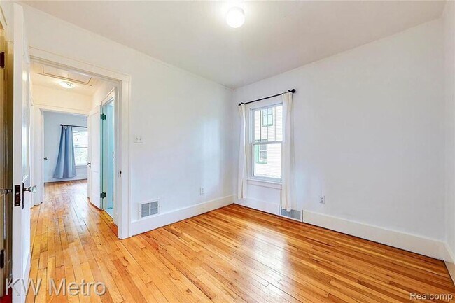 Building Photo - 865 W Marshall St