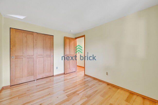Building Photo - Beautiful 6-Bedroom Home on a Quiet Cul-de...