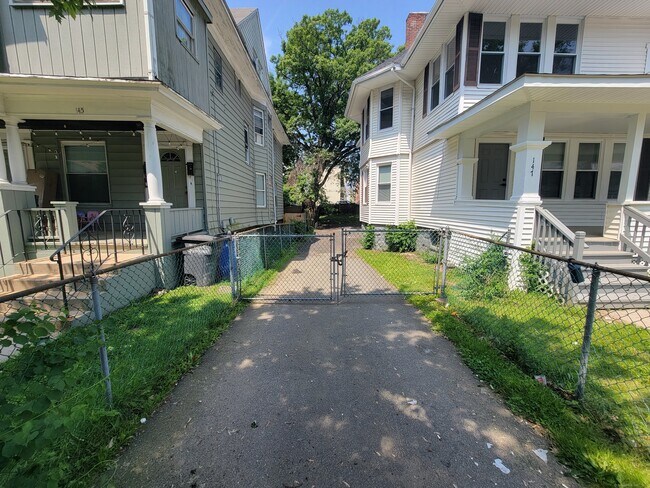 Building Photo - 147 Edgewood St