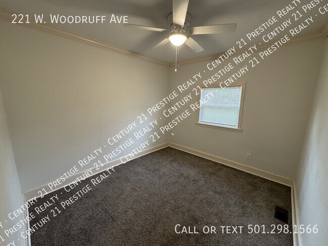 Building Photo - 221 W Woodruff Ave