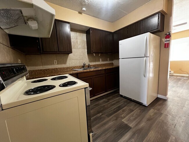 Building Photo - 183 Monte Largo Dr NE