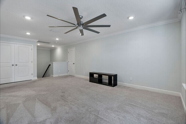 Building Photo - 150 Whisper Rock Dr