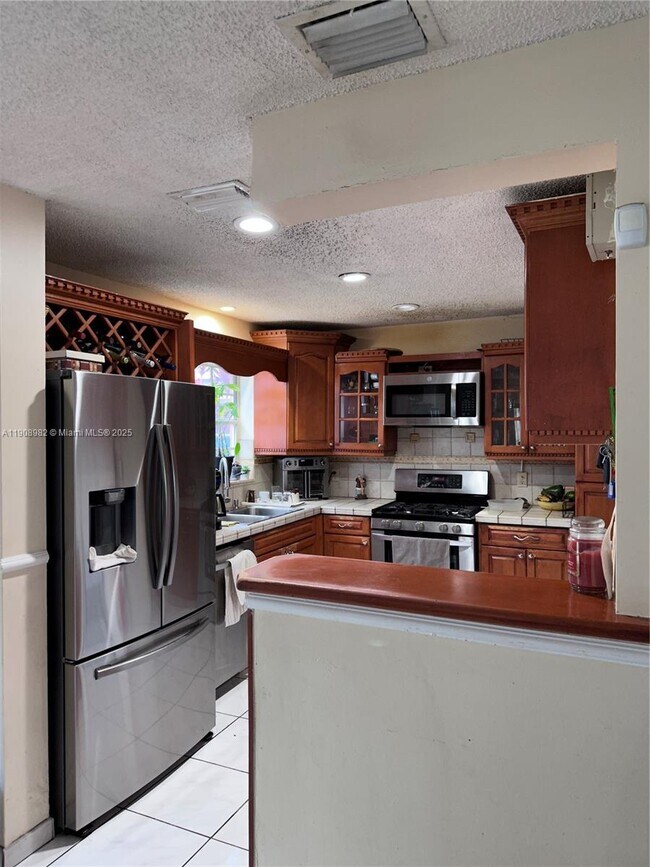 Building Photo - 16215 SW 139th Ct