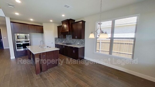 Building Photo - 6117 Horsetail Dr