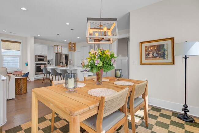 Building Photo - Impressive 4 bedroom home + office with el...