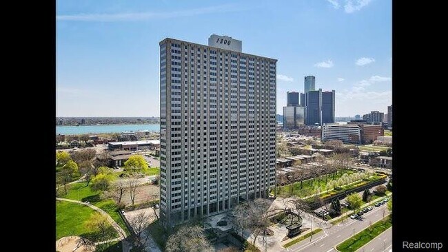 Building Photo - 1300 E Lafayette St