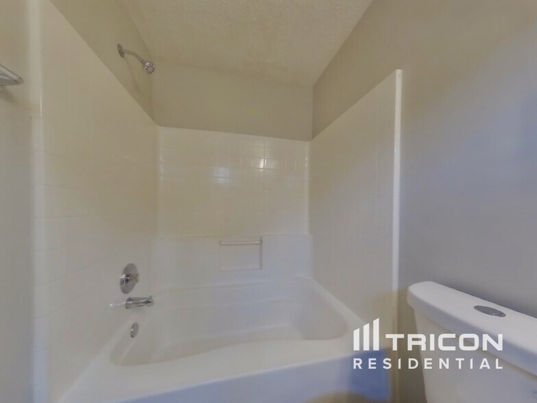 Building Photo - 218 Osmanthus Way