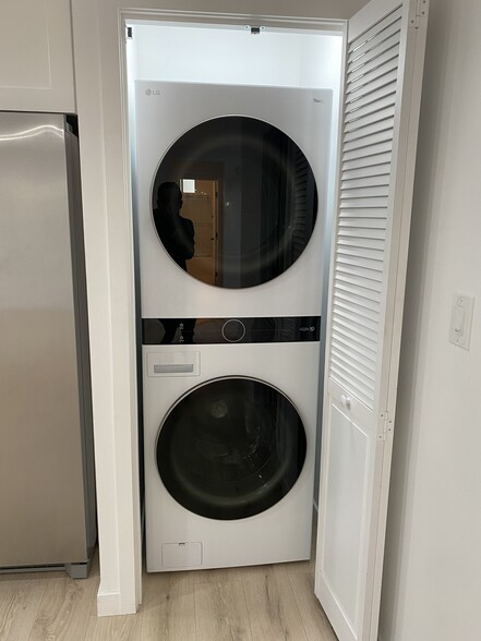 New Full-Size Washer & Dryer - 24223 Arch St