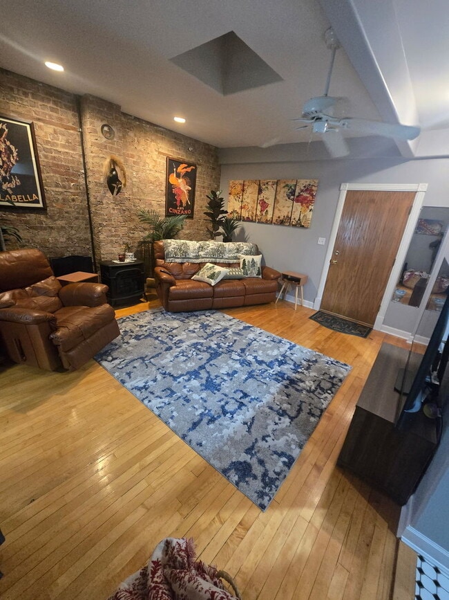 Building Photo - 520 N Milwaukee Ave