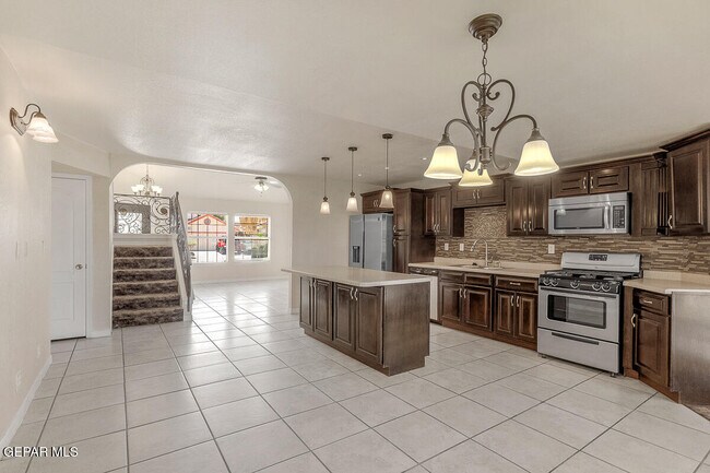 Building Photo - 12249 Delacroix Dr