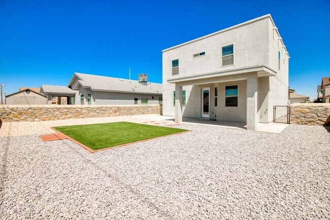 Building Photo - Beautiful 4 bed/2.5 baths in the desirable...