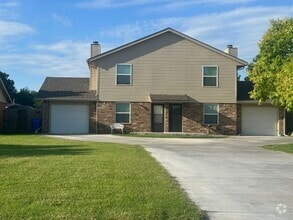 Building Photo - 224-226 Skylark Ct