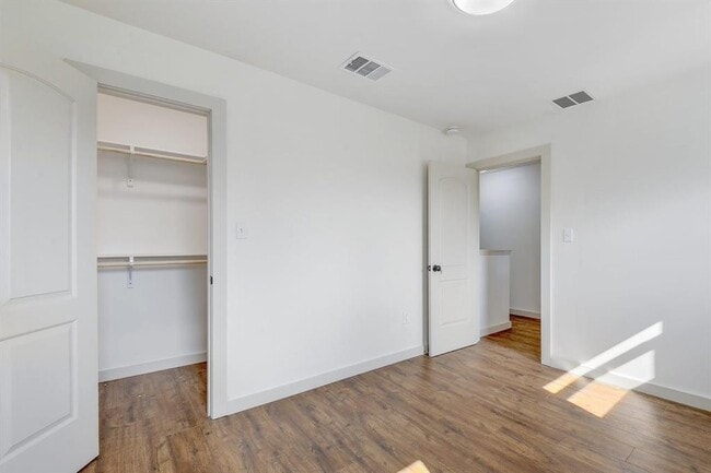 Building Photo - 5205 2 Iron St