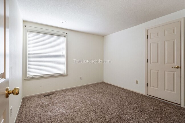 Building Photo - Move in by June 15 and get 2 weeks FREE! Charming Beaverton Home with Fireplace, Deck, and Attach...