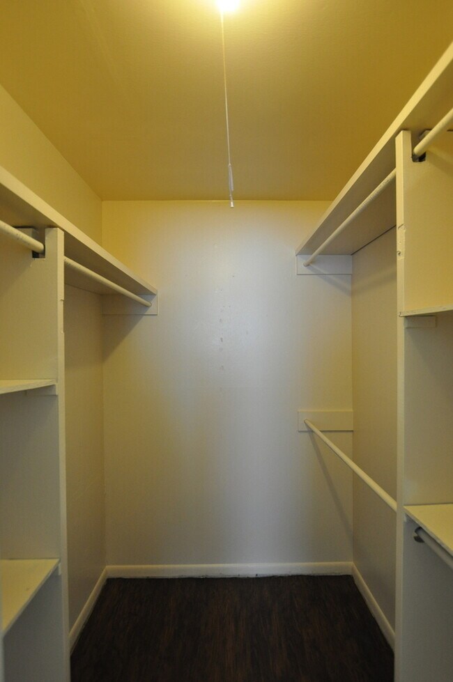 Building Photo - Tour Today! 3 bedroom in the heart of Sout...
