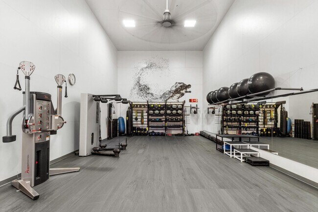 Building Photo - 5070 Lake Catalina Dr