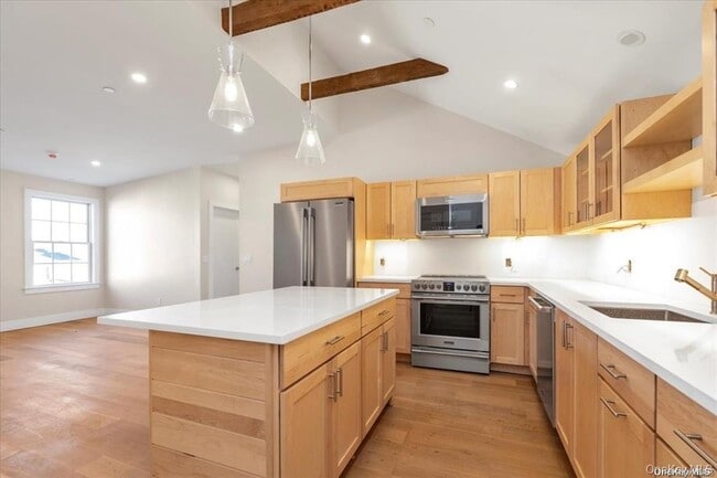 Building Photo - 108 South St