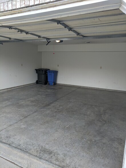 Building Photo - 115 Arbor Ln