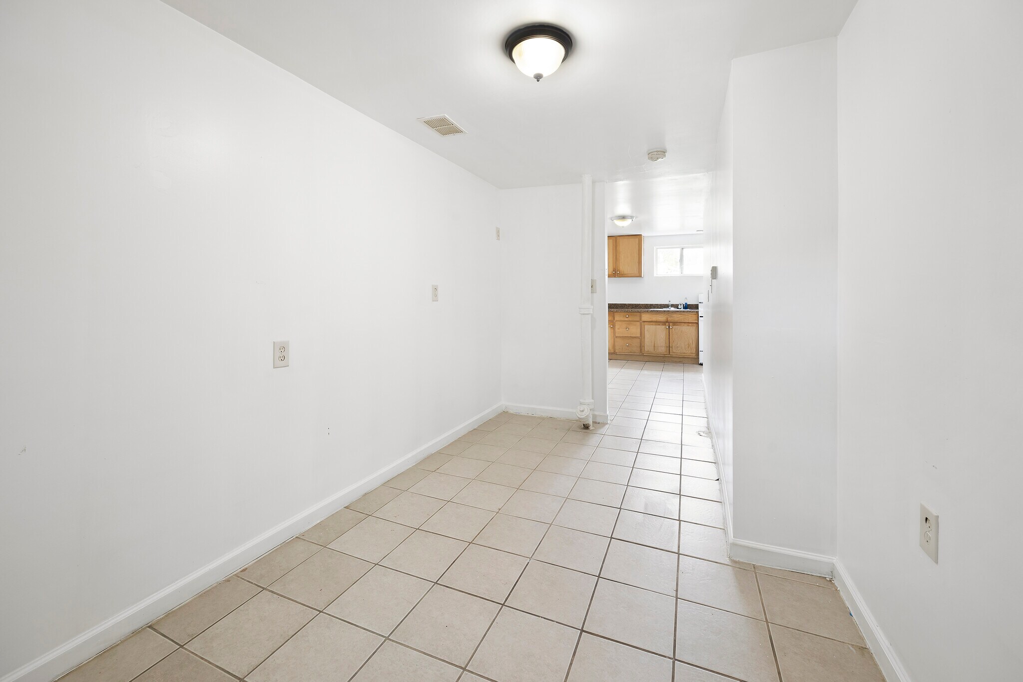 Building Photo - 3816 W Bay Ave