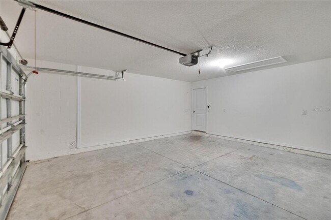 Building Photo - 10392 Sheffield Rd