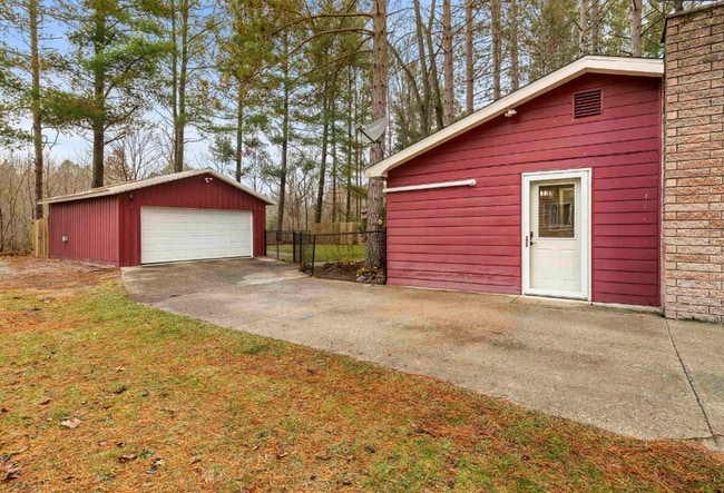 Building Photo - Fully Furnished 2-Bedroom Home Near Hodenp...