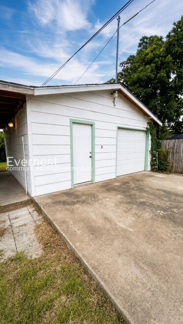 Building Photo - 118 Cravens Ave