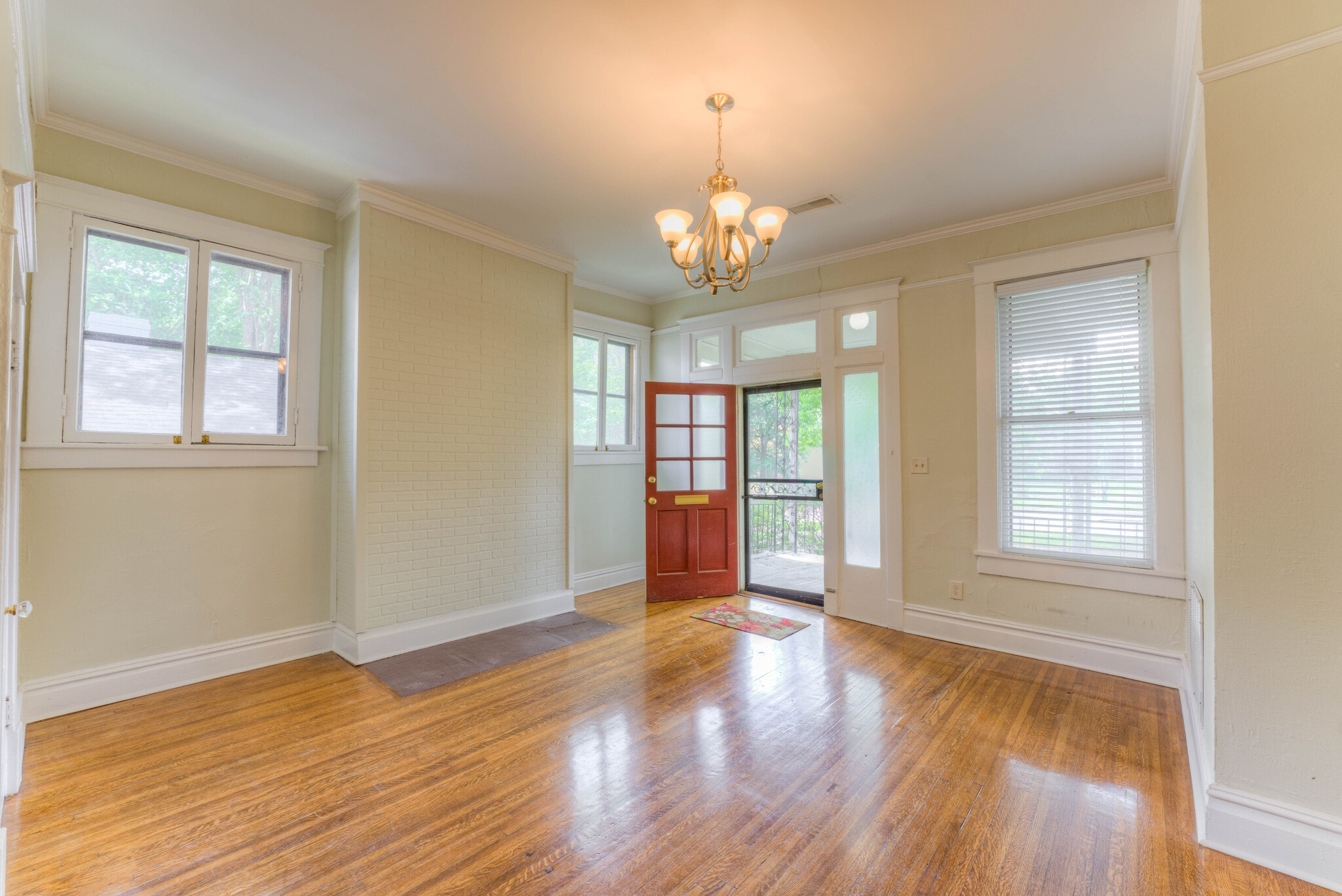 Building Photo - 1526 N Parkway