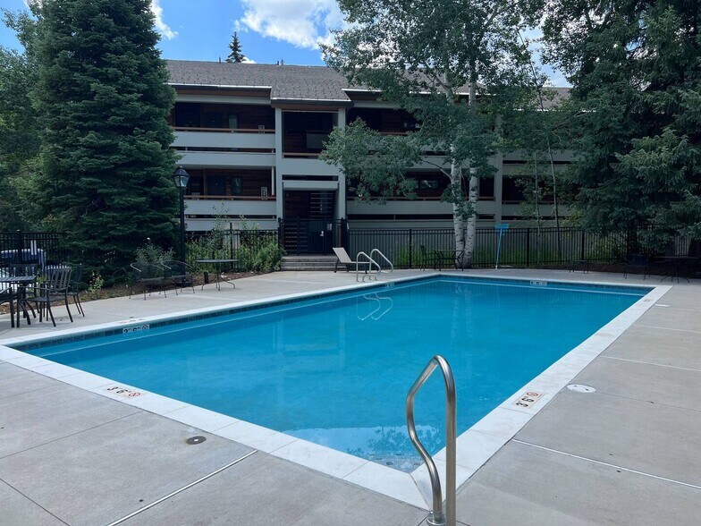 Summer Time Pool - 1040 Vail View Dr