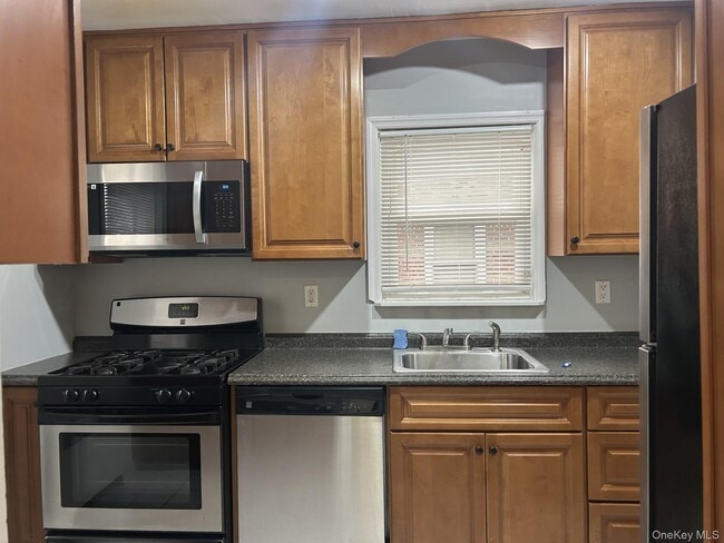 Building Photo - 46 Beechwood Ln