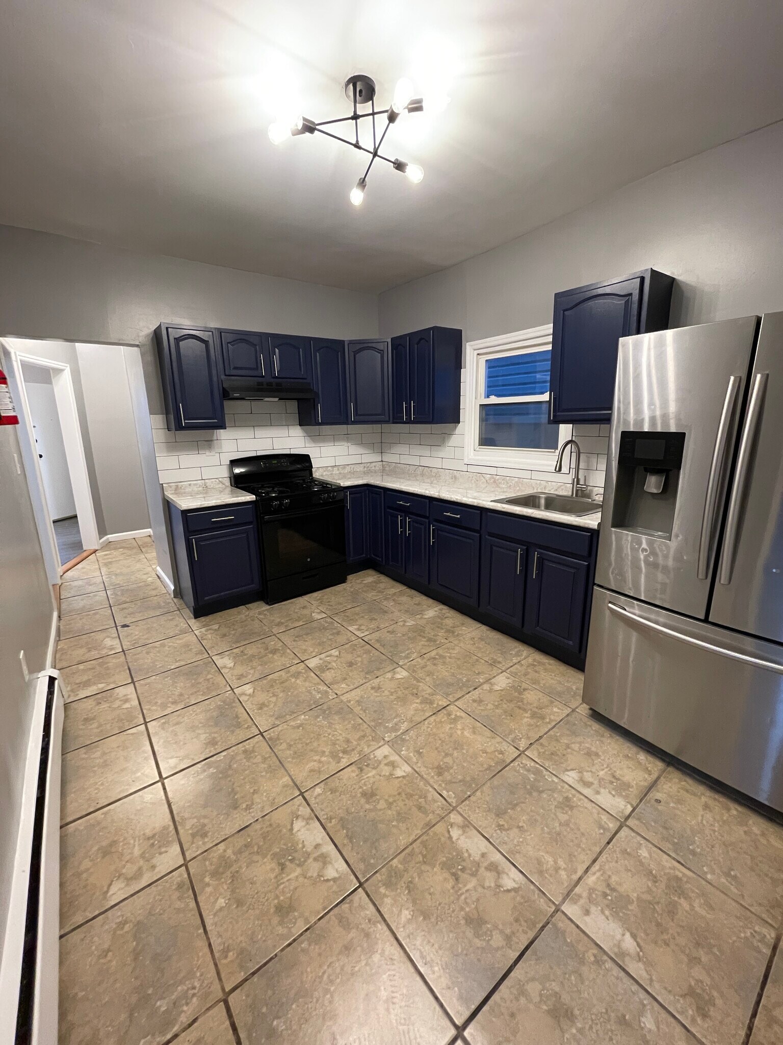 Kitchen - 384 Badger Ave